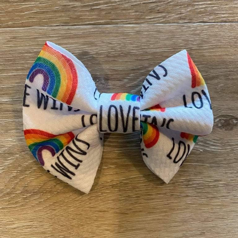 Love wins Little Bow on clip