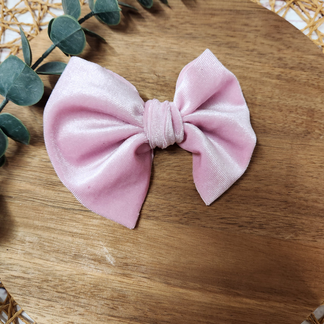 Big bow pink velvet clip
