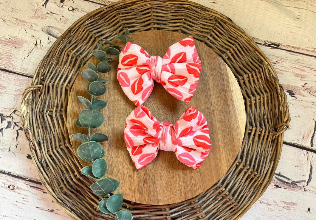 Lips Big Bow Clip